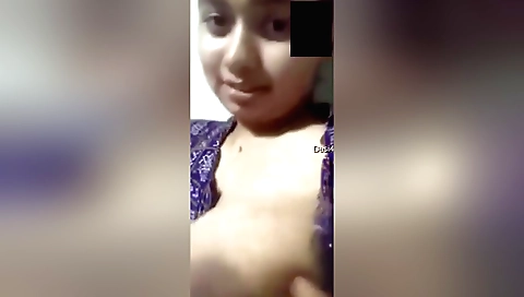 Indian beauty is fucking her pussy in amateur video