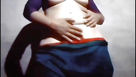 Hot and sexy indian chick fucks a hot thing on camera