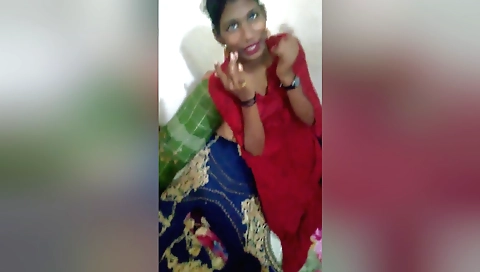 Indian amateur MILF is showing her boobs with her mouth