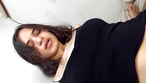 Busty brunette babe was fucked hard in her amateur bedroom